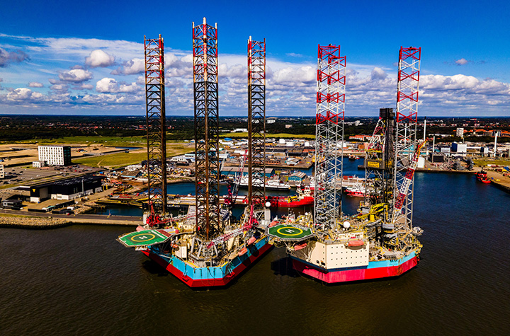 Marine engineering ship